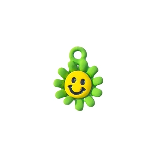 Ciondolo girasole smaltato fai-da-te con petali verdi e viso sorridente per gioielli