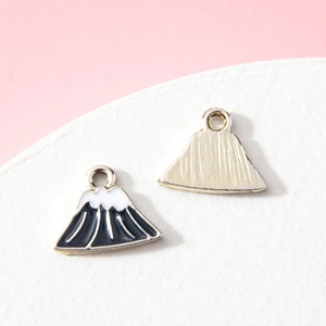 DIY Mount Fuji emaille bedeltjes met witte sneeuwkap en vergulde achterkant