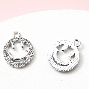 Glinsterende strass smiley gezicht bedel voor DIY sieraden maken en creatief werk