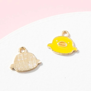 Schattige gele eend emaille bedeltjes met gouden plating voor DIY sieraden maken