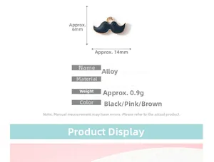 Détail du pendentif moustache en alliage émaillé noir mesurant 14mm par 6mm