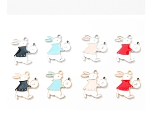 Ensemble détaillé de huit pendentifs lapin en émail coloré pour la création de bijoux DIY