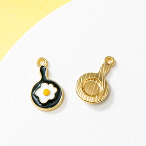 DIY alloy fried egg frying pan pendants with black enamel and gold plated texture