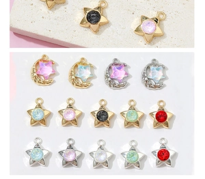 Vue détaillée de pendentifs étoiles en alliage avec cristaux pour bijoux DIY