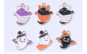 Set van zes Halloween emaille bedeltjes met spoken en mummiekatten met vleermuisvleugels