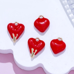 Set van vier rode hart-emaille hangers met vergulde ringen voor DIY-sieraden maken