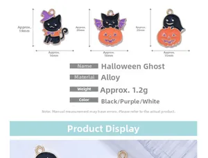 Détails macro de pendentifs chat citrouille d'Halloween avec émail en alliage