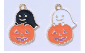 Détail de breloques citrouilles d'Halloween avec fantômes pour bijoux DIY et porte-clés