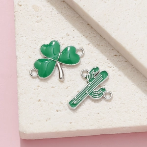 Grüne Kleeblatt- und Kaktus-Emaille-Anhänger mit zwei Schlaufen für DIY-Schmuck