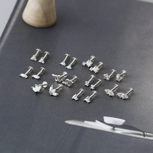 Set di piercing in argento 925 con opale e design a serpente e foglia sui dettagli