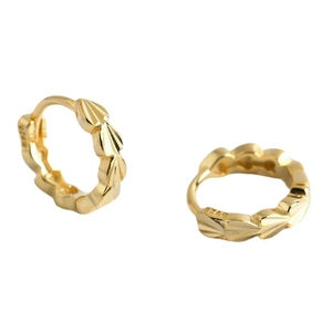 S925 sterling silver heart earrings with radiant shell texture in golden finish