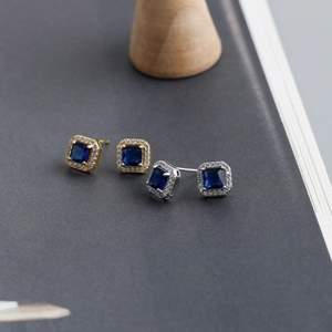 Macro detail of square blue zircon halo earrings in gold and silver s925 silver finish