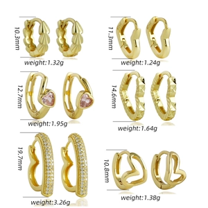 Vue détaillée de six boucles d'oreilles en argent 925 doré avec dimensions et poids précis