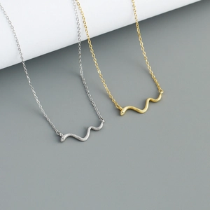 Eleganter S925 Sterlingsilber Schlangenanhänger Halskette in Gold und Silber