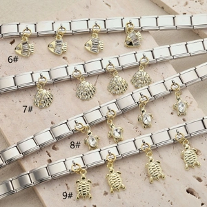 Bracciale modulare in acciaio inox con ciondoli a tema marino dorati e cristalli