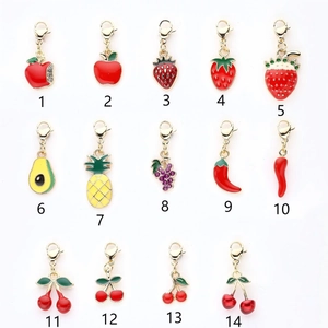 Lot de 14 breloques émaillées fruits et légumes avec fermoirs mousquetons pour bijoux DIY