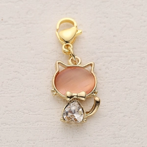 Cat charm pendant with heart-shaped zircon and lobster clasp for DIY jewelry