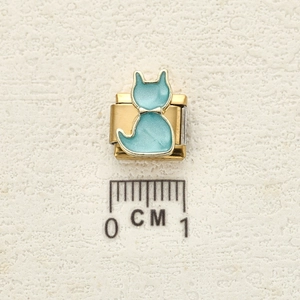 Charm per bracciale modulare italiano con gatto in smalto azzurro su base dorata