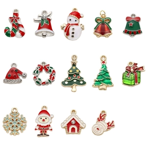 Set di ciondoli natalizi in smalto con motivi di Babbo Natale pupazzo di neve e renne