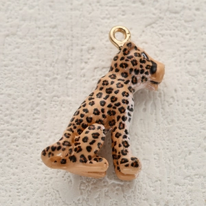 Sweet leopard-shaped alloy charm with brown spots and gold ring connector for jewelry