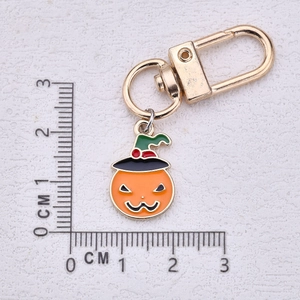 Lustiger Halloween Kürbis Schlüsselanhänger mit Hexenhut für Taschen und Geschenkzubehör