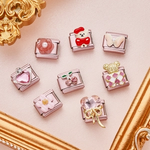 Italienische Charm-Sets mit rosa Blumen, Bären und Herzen auf Goldrahmen-Hintergrund