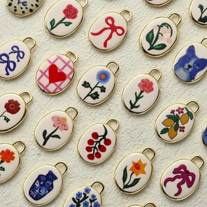 Colgante Retro Ovalado de Cobre y Esmalte con Patrones de Flores Animales y Frutas Accesorio para Joyería de Bricolaje