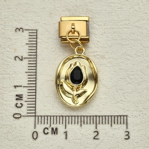 Charm italiano in acciaio dorato con tulipano in rilievo e gemma nera a goccia per bracciale DIY