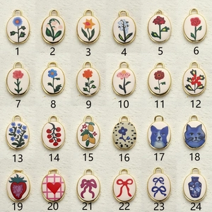 Set de 24 colgantes ovalados de esmalte vintage con flores y animales para bisutería