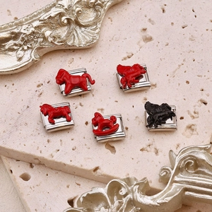 Set charm cavallo e Pegaso con smalto rosso e nero per bracciali fai-da-te stile italiano