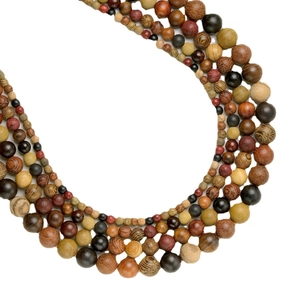 Collana multistrato in legno di sandalo con perle tonde nei toni naturali della terra