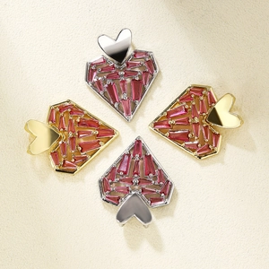 Roze zirkoon hartvormige hangers in goud en zilver voor sieraden en doe-het-zelf accessoires