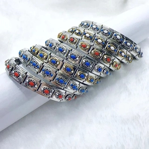 Bracelet à breloques italien vintage en acier inoxydable avec émail coloré sur fourrure