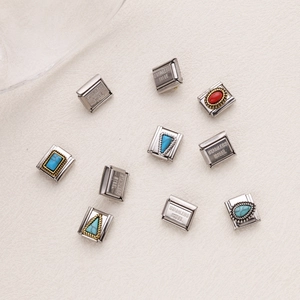 Charm modulari italiani in acciaio inossidabile con turchese e pietre rosse geometriche