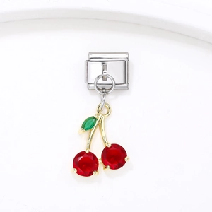 Maillon de bracelet italien avec pendentif cerise rouge et détails plaqués or 18k