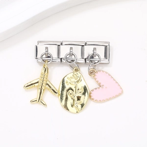 Bracelet italien modulable avec avion doré, pendentif rose et cœur émaillé rose