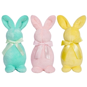 Trois lapins de Pâques en peluche vert menthe, rose et jaune avec des nœuds en satin