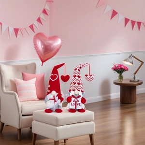 Détail de deux gnomes de la Saint-Valentin avec cœurs et cadeaux dans un décor doux