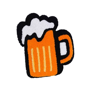 Cojín decorativo de jarra de cerveza para San Patricio con cuerpo naranja y espuma blanca