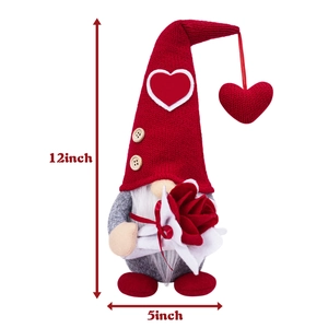 Gnome de la Saint-Valentin en peluche avec rose rouge et motifs de cœur