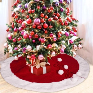 Gonna per albero di Natale rossa lavorata a maglia con bordo in peluche e pompon bianchi