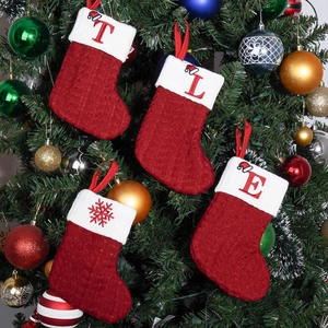 Gestrickter Nikolausstiefel Dekoration Mit Rot Weißem Alphabet Muster Für Feiertage Haus Baum Hängendes Ornament Geschenk