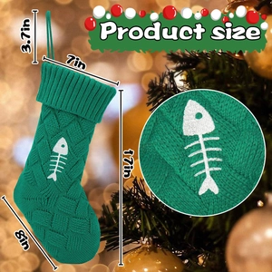 Calza di Natale in maglia verde con ricamo a lisca di pesce e misure dettagliate