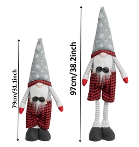 Detailed size comparison of Christmas gnomes showing heights of 79cm and 97cm
