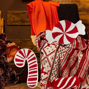 Set di tre cuscini natalizi in peluche a forma di caramella a righe bianche e rosse