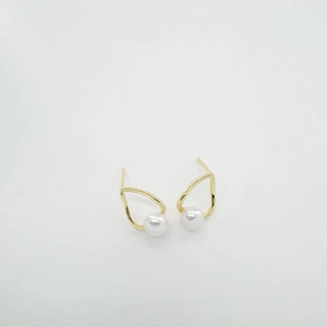 Geometric Hollow Water Drop Artificial Pearl Stud Earrings Gold Plated Copper Leaf Shape Minimalist Jewelry For Women Elegant Party Accessory