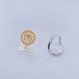 Verstellbares Retro-Muschel-Schmuckset mit floralen Gold- und Silber-Perlmuttringen