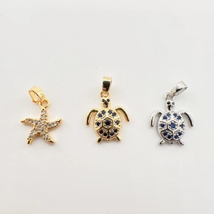 Pendentifs tortue marine et étoile de mer en or et argent avec pierres bleues