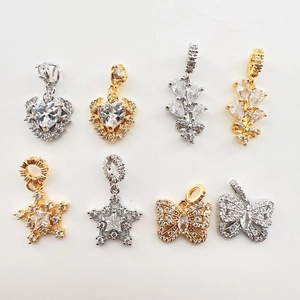 Pendentifs dorés et argentés avec motifs lune étoile et nœud sertis de zircons cubiques