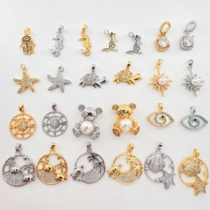 Ciondoli Bohemien in Rame Placcato Oro Con Strass Perla Artificiale Animali Oceano Stella Marina Tartaruga Orso Farfalla DIY Creazione Gioielli Charms